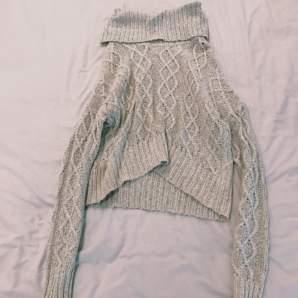 Turtle neck knit sweater